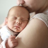 Les drôles d'effets de l'odeur des bébés sur les femmes et les hommes
