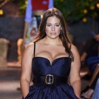 Enceinte et nue, Ashley Graham affiche fièrement ses vergetures sur Instagram