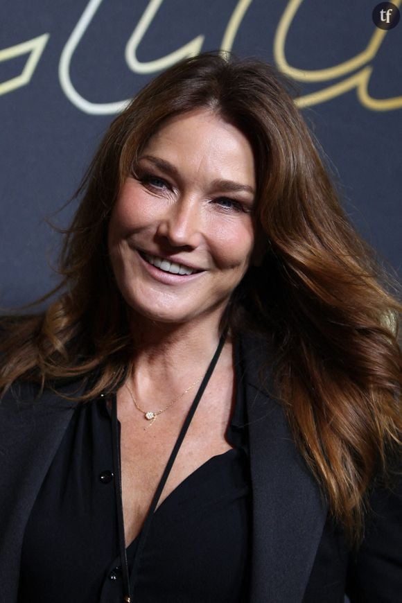 Carla Bruni revient sur #MeToo et les "prédateurs" du milieu de la mode