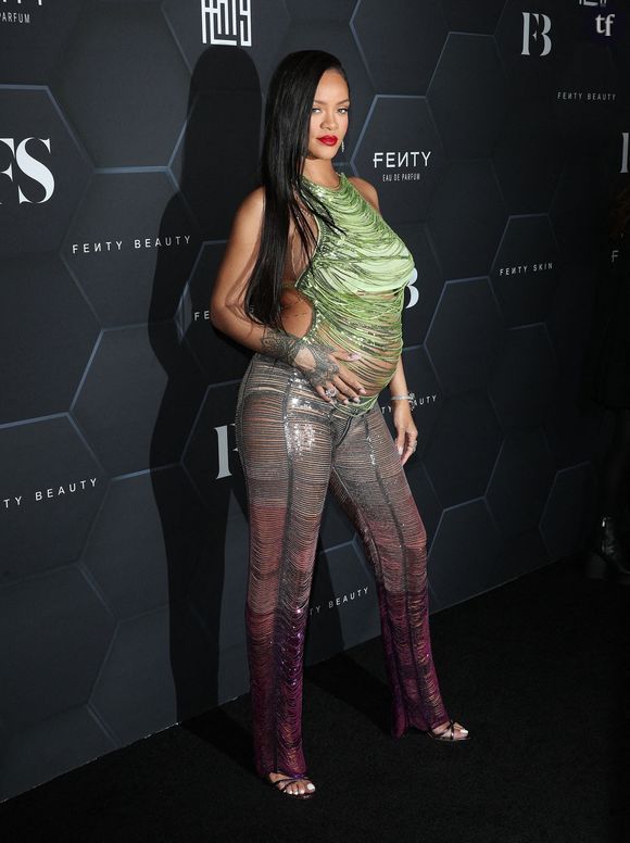 Oui, Rihanna se prend la tête (aussi) pour s'habiller pendant sa grossesse