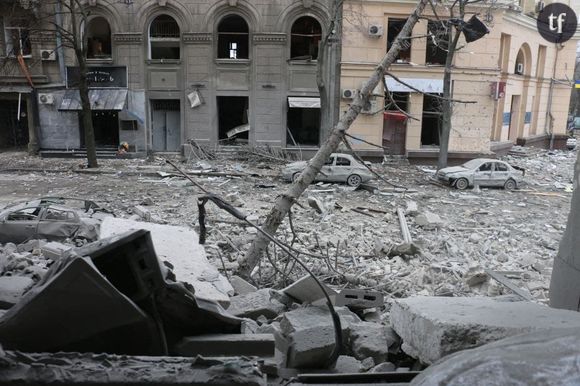 Les immeubles endommagés après une attaque de missile russe à Kharkiv en Ukraine le 1er mars 2022
