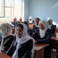 Des élèves d'une école secondaire à Kaboul avant qu'elles soient fermées, novembre 2021.