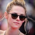 Kristen Stewart monte les marches du festival de Cannes, 24 mai 2022.