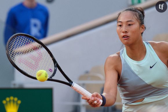 Qinwen Zheng lors des 8e de finale de Roland-Garros, le 30 mai, à Paris