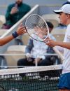Qinwen Zheng et Iga Swiatek lors des 8e de finale de Roland-Garros, le 30 mai, à Paris