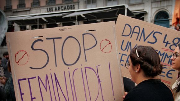 Un collectif alerte sur la hausse inquiétante des féminicides cet été