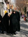 En guise de protestation, les Iraniennes se sont réunies dans les rues de Téhéran afin de brûler leur voile, dont le port est obligatoire au sein du pays