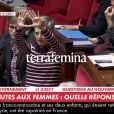 Que veut dire ce geste de Sandrine Rousseau qui a fait scandale à l'Assemblée ?