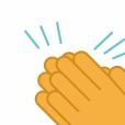   Parmi la liste des emojis les plus ringards, on retrouve aussi l'emoji vert de validation, la main qui effectue le signe "ok" ou encore les mains qui applaudissent  