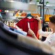        "Le prix des vêtements pour femmes avait augmenté de 6,5% depuis 2000, contre seulement 0,3% pour les hommes", établit l'étude      