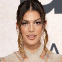 Iris Mittenaere célèbre ses vergetures et envoie valser un commentaire sexiste