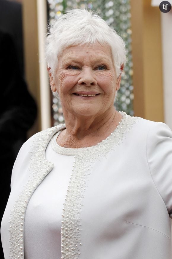 Et l'actrice Oscarisée (dans un second rôle pour Shakespeare in Love) d'assurer encore : "Vous savez qu'au final, vous faites juste avec".  
Judi Dench au photocall de la 94ème édition de la cérémonie des Oscars à Los Angeles, le 27 mars 2022. © Future-Image via Zuma Press/Bestimage 