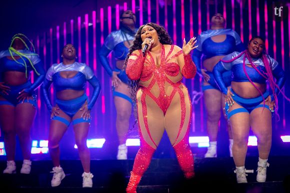 Accusée de harcèlement, Lizzo se retrouve déjà "cancel" par des festivals
La chanteuse et rappeuse Lizzo en concert à Indianapolis, à l'occasion de sa tournée "Lizzo : The Special Tour". Le 18 octobre 2022 © Lora Olive / Zuma Press / Bestimage 