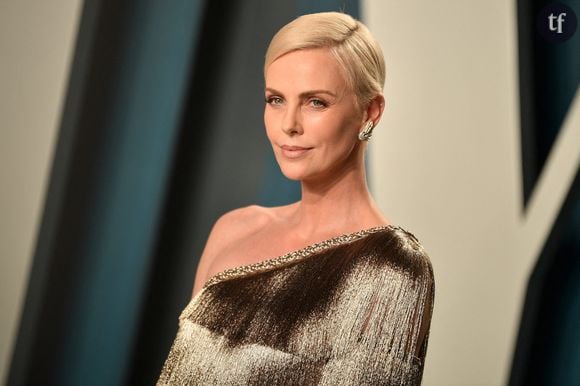 Charlize Theron à la soirée des Oscars organisée par Vanity Fair au Wallis Annenberg Center à Beverly Hills, le 9 février 2020.