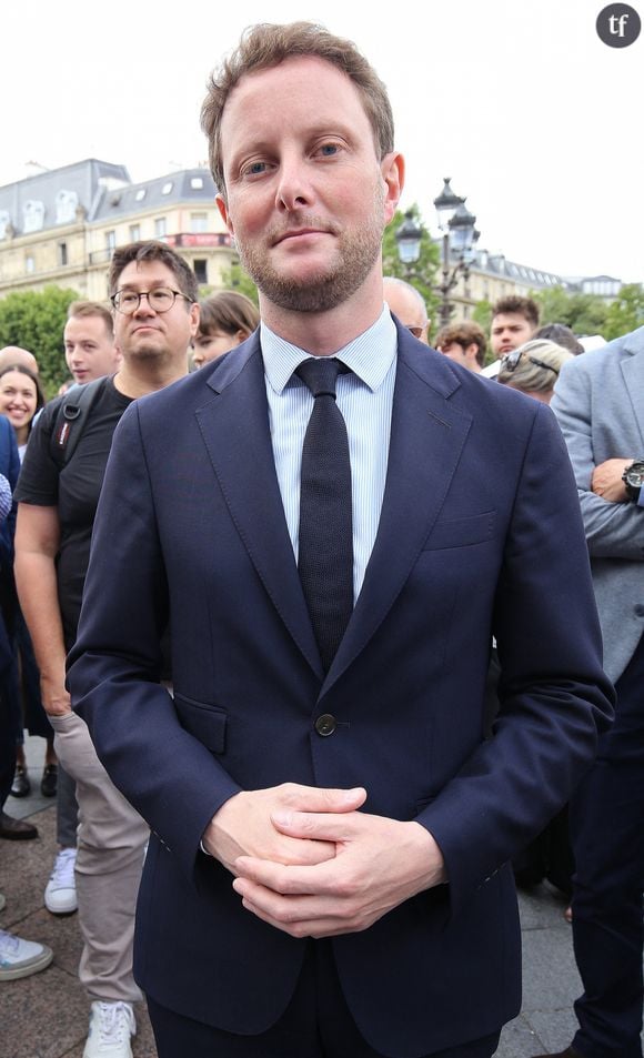 Une minute de silence en hommage aux victimes des violences lors des emeutes a paris et en France a l'hotel de ville de Paris en presence de Clement Beaune