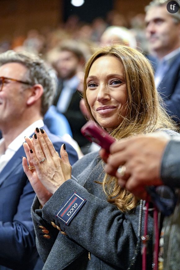 "Quel dommage !", ajoute l'actrice. C'est dit ! Il faut préciser que Laura Smet ne craint pas de commenter son propre physique. 
Laura Smet - Cérémonie de remise du Prix Lumière à W.Wenders à l'occasion de la 15ème Edition du Festival Lumière de Lyon. Le 20 octobre 2023 © Sandrine Thesillat / Panoramic / Bestimage 