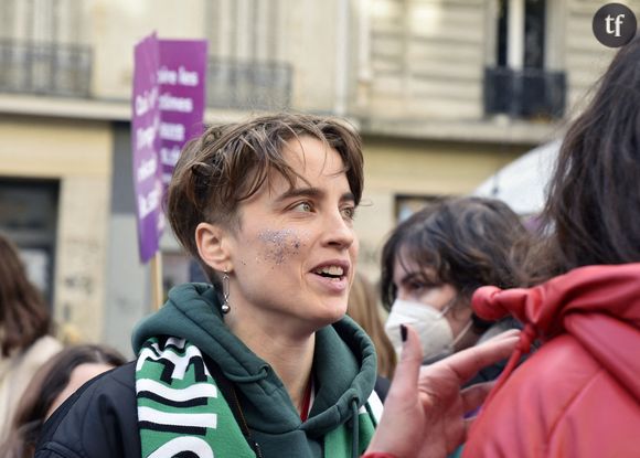 ". Après un an j'ai reçu le nouveau scénario où pas une ligne n'avait été changée, c'est pourquoi je suis partie du projet. Il y a plusieurs personnes qui peuvent attester de cela".
Adèle Haenel - Demonstration of the committee 'Nous Toutes' for an international day against sexual and gender-based violence in Paris, France, on November 19, 2022. Photo by Patrice Pierrot/ABACAPRESS.COM