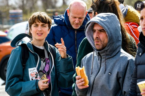 "Que signifie un film de science fiction représentant l'humanité et ses cousins intergalactiques dont l'intégralité du casting est blanc ?", s'interroge à raison la comédienne féministe.
The actress Adèle Haenel came to support the striking employees of the TotalEnergies refinery. Demonstration and blocking of the TotalEnergies refinery against fuel requisitions, following the movement against the pension reform at 64 years old. Gonfreville l'Orcher, France on March 24, 2023. Photo by Tesson/ANDBZ/ABACAPRESS.COM