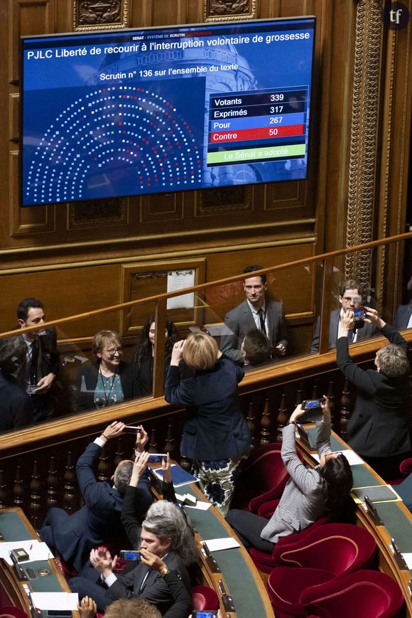 Ce mercredi 28 février, les sénateurs ont effectivement largement voté "pour", à 267 voix contre 50 contre. A l'instar des députés avant eux, ils sont donc conformes à l'inscription dans la Constitution du droit à l'avortement.  
Photo by Eliot Blondet/ABACAPRESS.COM