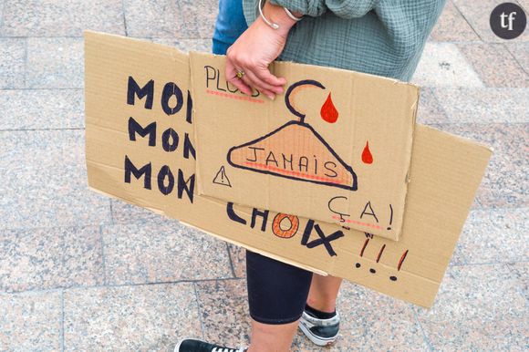 Ce droit fondamental pour lequel les femmes doivent toujours se battre, partout dans le monde, pour son respect certes, mais aussi pour sa conservation, bien plus fragile qu'on ne pourrait le croire. 
Manifestation pro-avortement, Toulouse, juin 2022