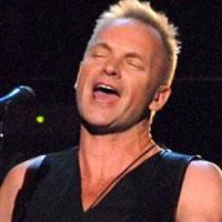 Sting : l’ex chanteur du groupe Police dans un bar karaoké de Malibu - Vidéo