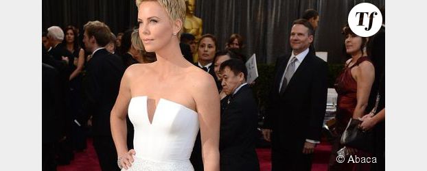 Oscars 2013 : Charlize Theron sauve un homme