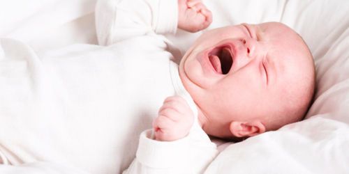 Comprendre les pleurs de son bébé en observant son visage