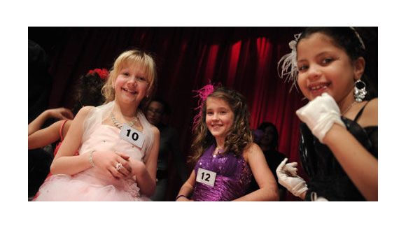 Chantal Jouanno : son "cri d'alarme" pour interdire les concours de mini-miss