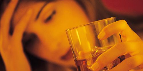 L'alcool tue 12 500 femmes chaque année en France
