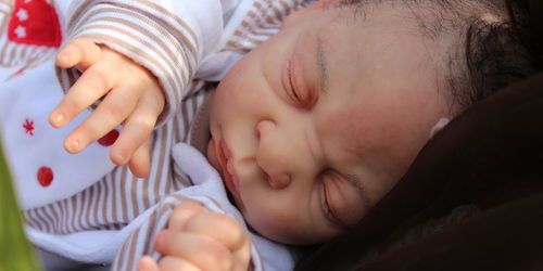 Sept à Huit : les poupées bébés reborn sur TF1 Replay