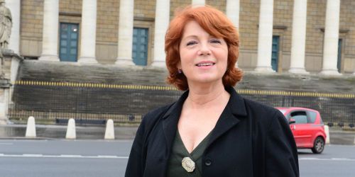 "On n’est pas couché" : Véronique Genest passe un sale quart d'heure chez Ruquier