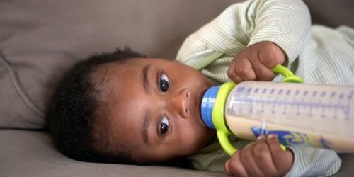 Boissons végétales : dangereuses et inadaptées aux bébés