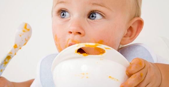 Lait de soja, fruits à exotiques, crustacés : ces aliments que bébé ne doit pas manger avant 1 an 