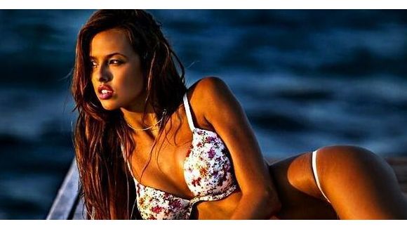 Anges 5 de la télé-réalité : la sexy Vanessa vient faire de l’ombre à Nabilla – Vidéo
