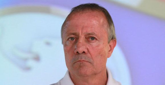 Sexisme : Bernard Lacombe ne "discute pas football avec les femmes"