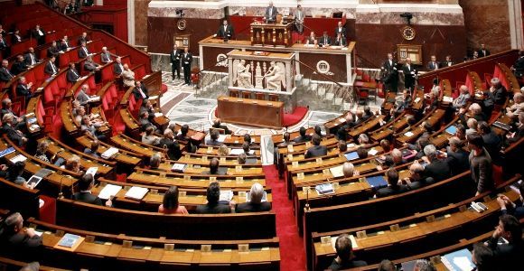 Cantonales : l'Assemblée vote pour le binôme homme-femme