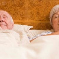 5 signes qui prouvent que vous êtes un vieux couple (au lit)