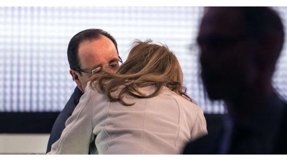 Baiser volé entre François Hollande et Valérie Trierweiler sur France 2