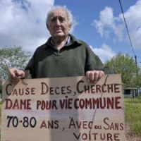 Un veuf de Gironde plante un panneau dans son jardin pour trouver l’amour