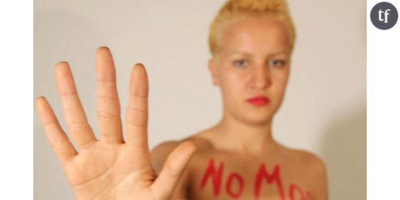 Femen Tunisie : Amina Tyler poursuit son combat en blonde - vidéo