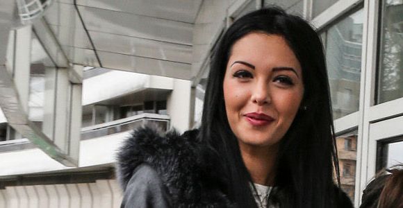 Nabilla : Jean-Marie Le Pen aime ses seins – vidéo