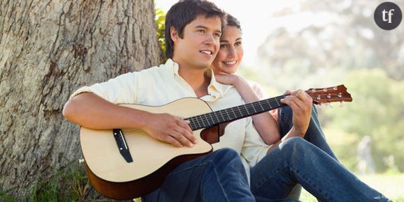 La guitare est l’instrument idéal pour draguer