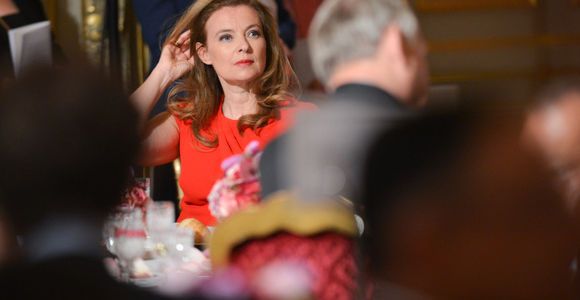 Cannes 2013 : Valérie Trierweiler en goguette sur la Croisette - Vidéo