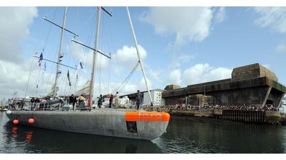 Le voilier Tara en mission autour du cercle polaire - Vidéo