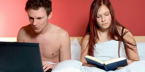 Les jeunes préfèrent lire leurs mails que faire l’amour