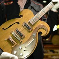 408.000$ pour la guitare des Beatles 