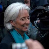 Affaire Tapie : Christine Lagarde doit-elle quitter ses fonctions au FMI ? 