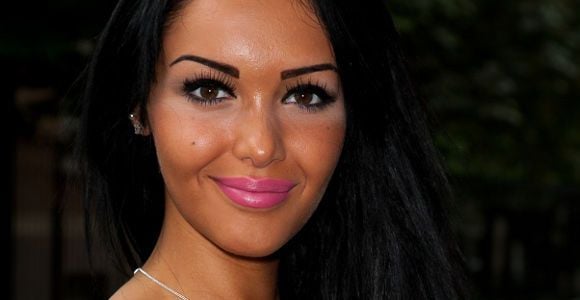 Nabilla dit inspirer les politiques et elle a raison