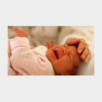 Les bébés crient différemment des deux côtés du Rhin