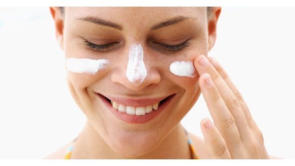 La crème solaire : le meilleur antirides ?